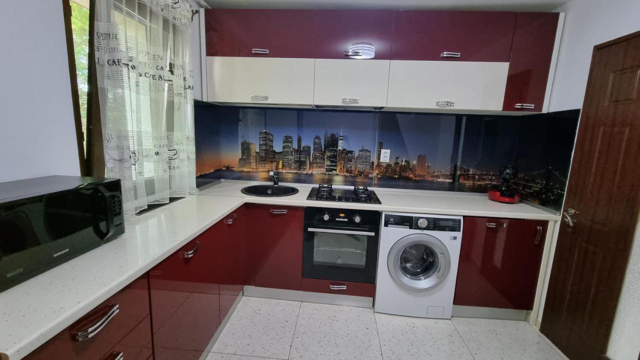 Stone Bridge Apartment Iasi Bagian luar foto