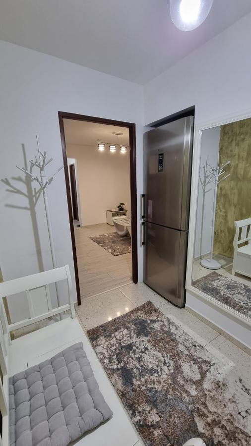 Stone Bridge Apartment Iasi Bagian luar foto